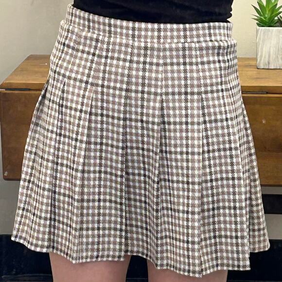 Preppy Pleated Varsity Skirt, NEW Medium - Picture 2 of 8